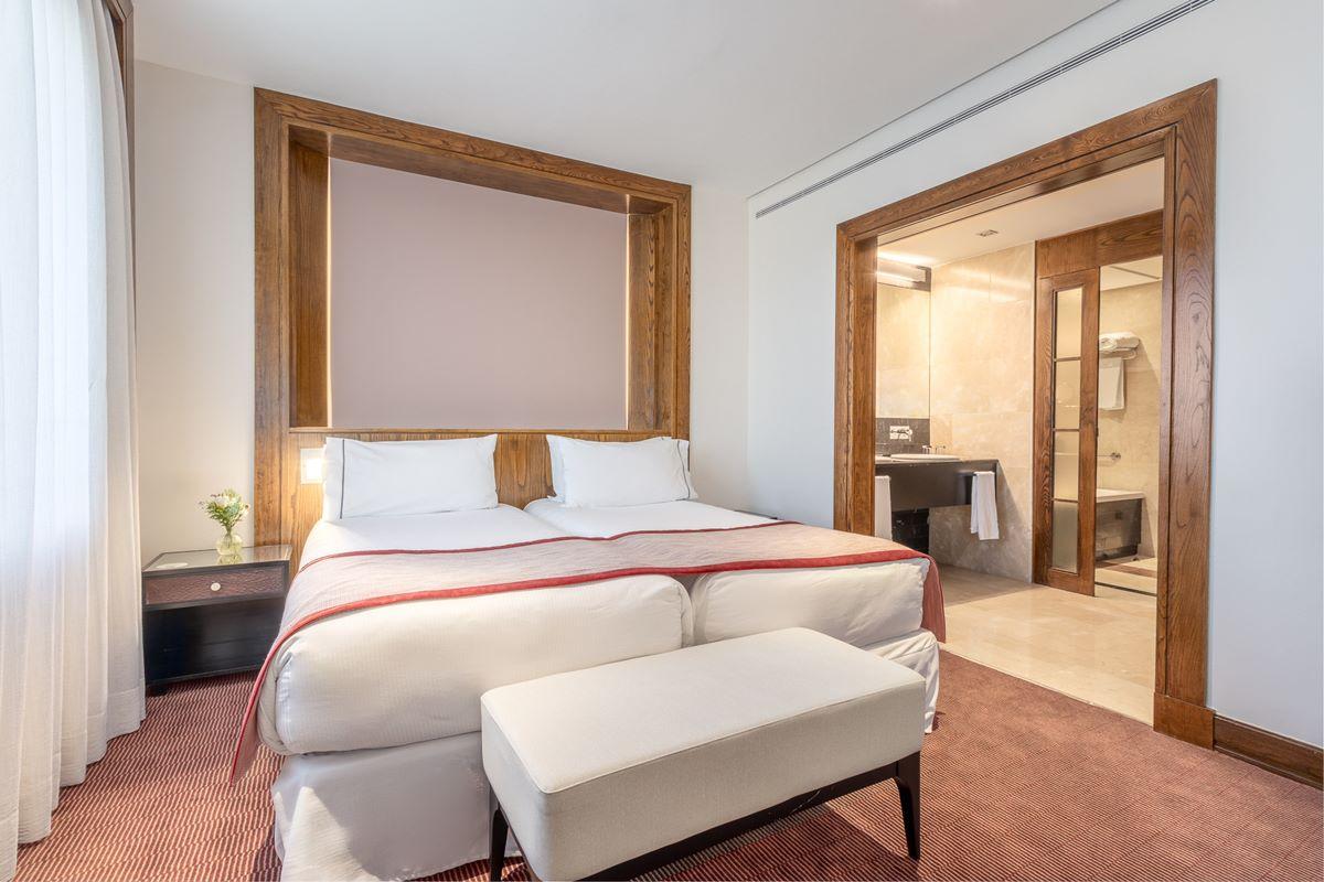Eurostars Suites Mirasierra Madrid Exterior photo A bedroom at the hotel