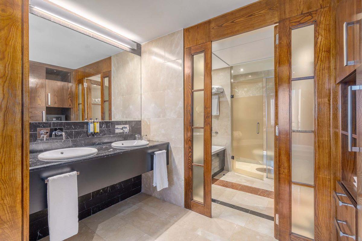 Eurostars Suites Mirasierra Madrid Exterior photo Bathroom
