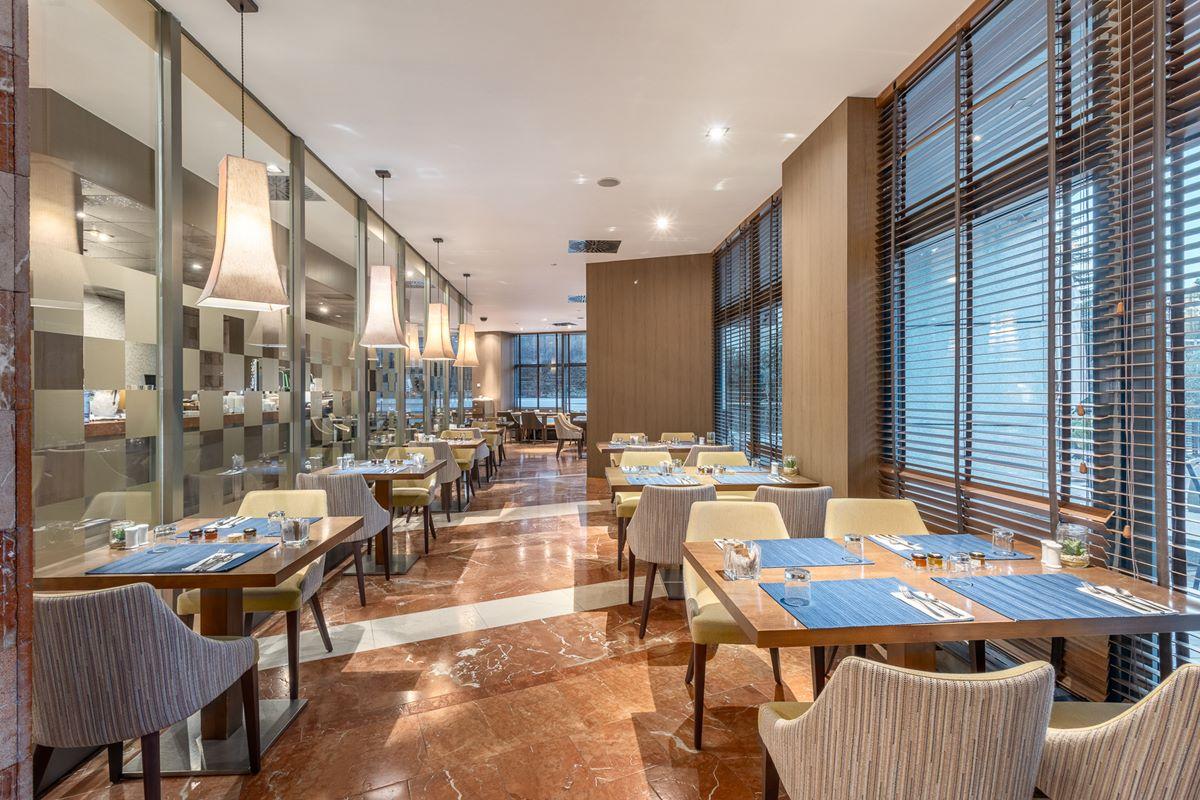 Eurostars Suites Mirasierra Madrid Exterior photo The restaurant