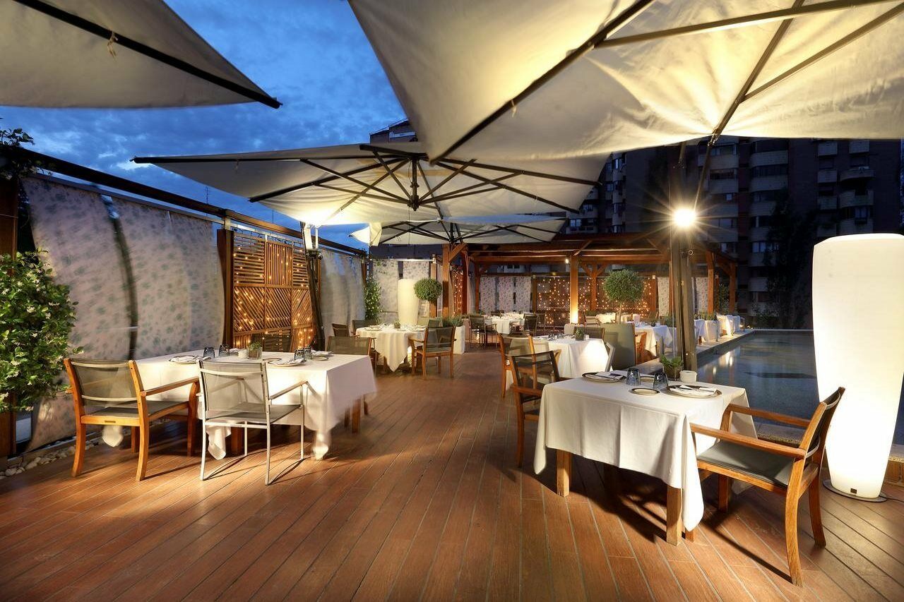 Eurostars Suites Mirasierra Madrid Exterior photo Restaurant in Athens